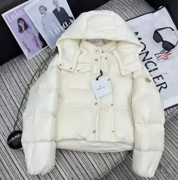Moncler Erea Down Jacket for Womens — White. colorway — Joyagoo Spreadsheet photo
