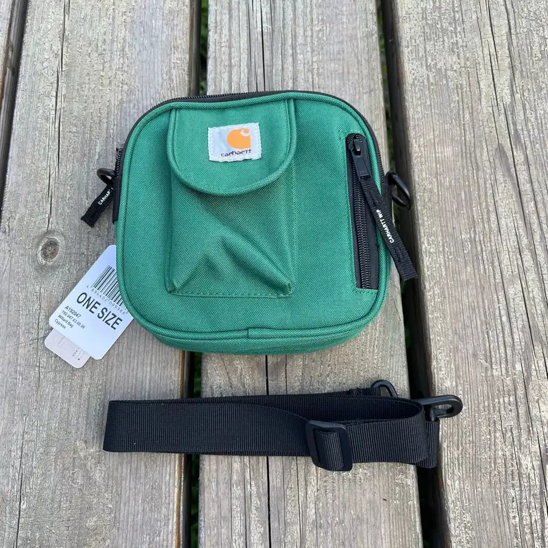 Carhartt Square Shoulder Bag — Pull bone square bag dark green colorway — Joyagoo Spreadsheet photo
