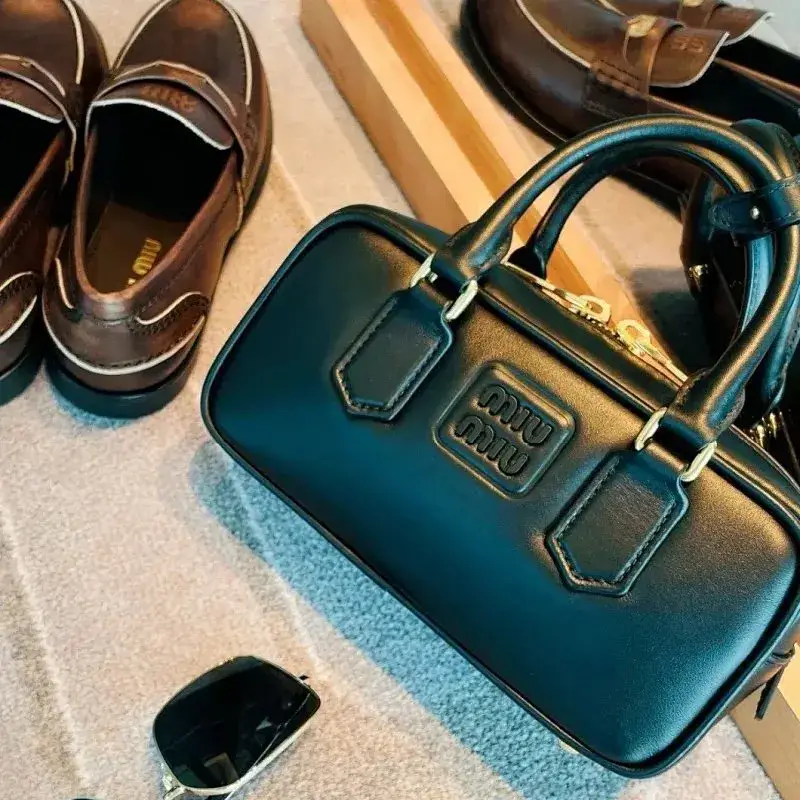 Miu miu Bag — small size black [22cm]] colorway — Joyagoo Spreadsheet photo