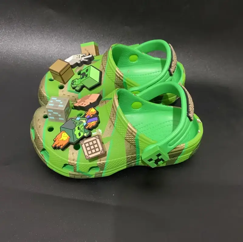 Minecraft x Crocs Shoes — My World co-branded（Minecraft Grass Bloc colorway — Joyagoo Spreadsheet photo
