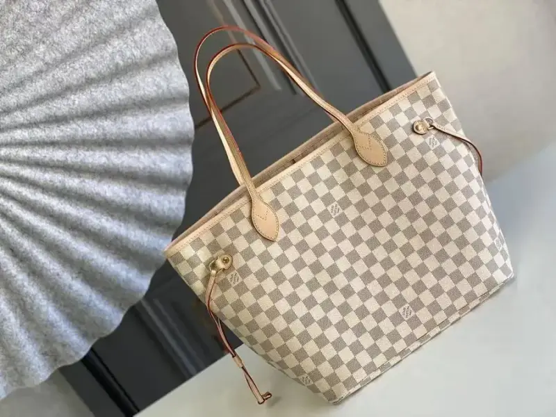 Louis Vuitton Neverfull MM Bag — Size: 31x28.5x17cm colorway — Joyagoo Spreadsheet photo